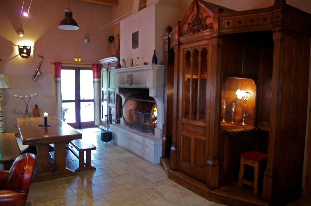 Auberge Les Tables Du Ban Saint-Pierre-la-Palud Екстериор снимка
