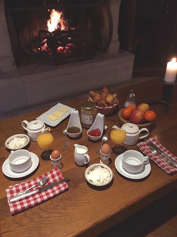 Auberge Les Tables Du Ban Saint-Pierre-la-Palud Екстериор снимка